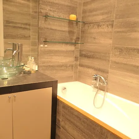 Sleeps 6 Pool Air Con Wifi