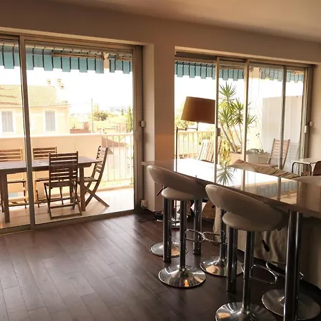 Sleeps 6 Pool Air Con Wifi Cannes