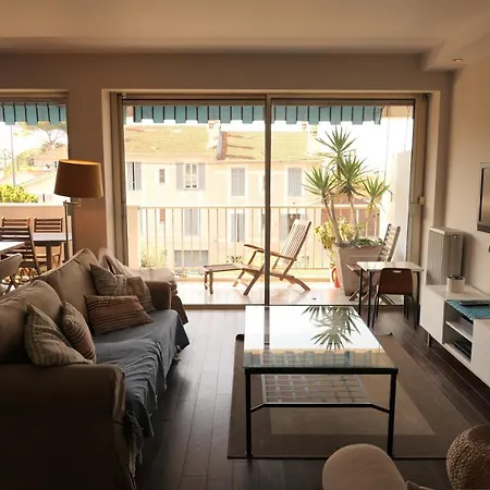 Sleeps 6 Pool Air Con Wifi *
