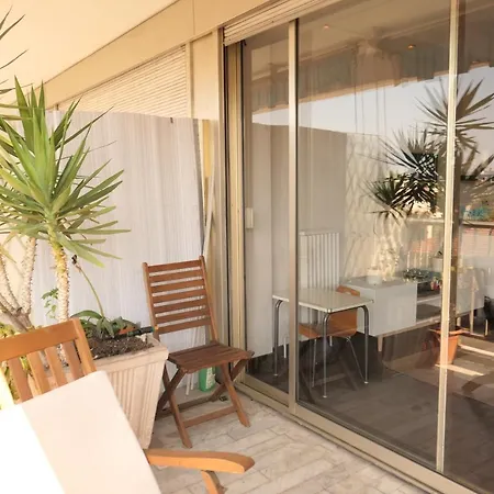 Sleeps 6 Pool Air Con Wifi Apartment *