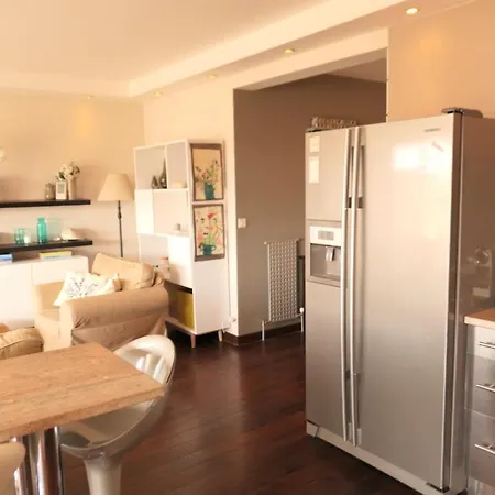 Sleeps 6 Pool Air Con Wifi