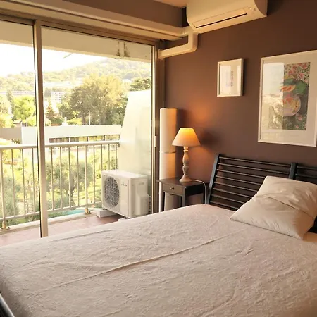 Sleeps 6 Pool Air Con Wifi Apartment *